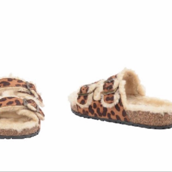 ⬇️ Leopard Print Fuzzy Sandals Size 7 - Picture 4 of 4